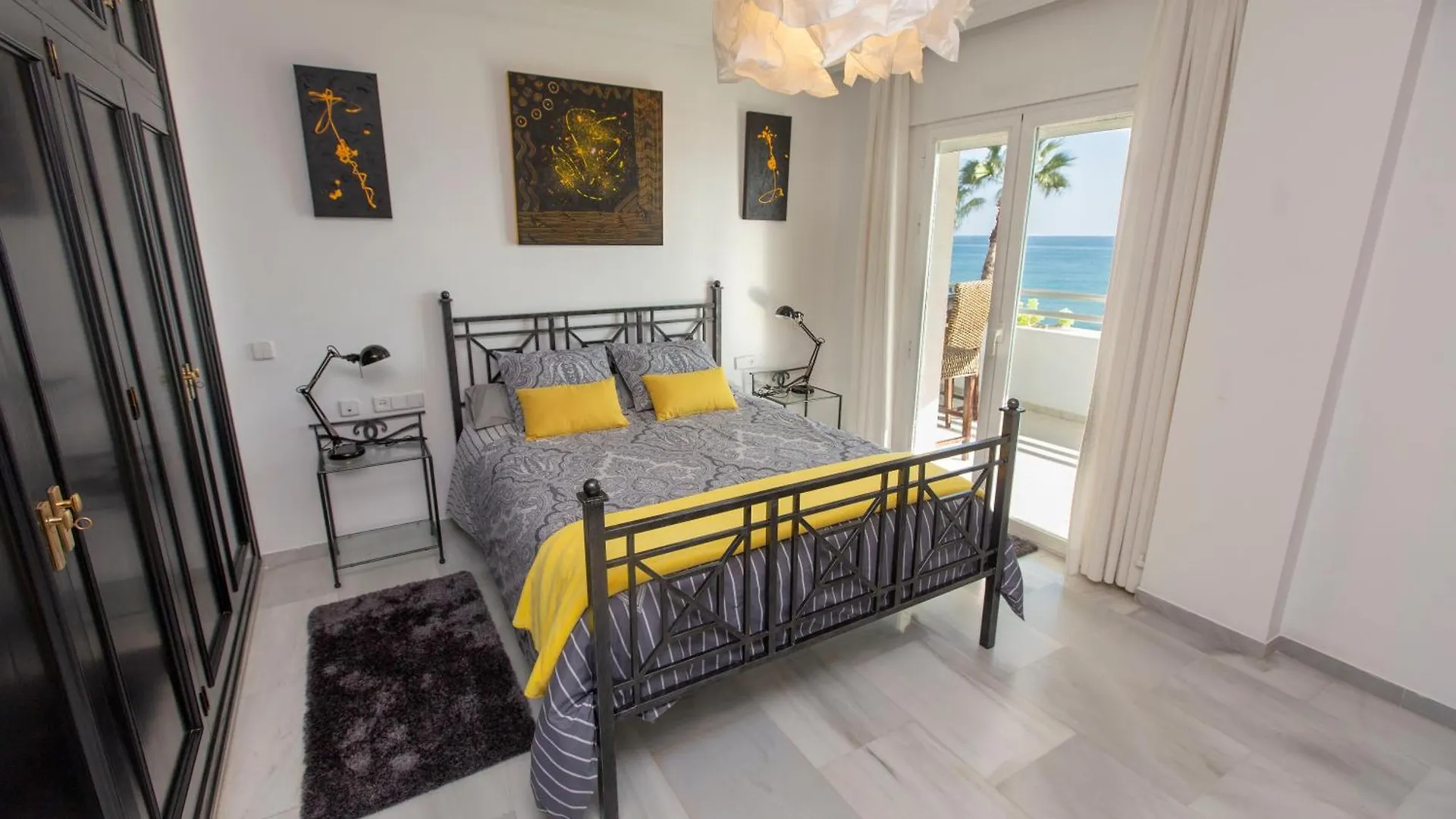 Villa Venecia, Apartamento De Lujo En 1º Linea De Playa + Parking Málaga 0*,  İspanya