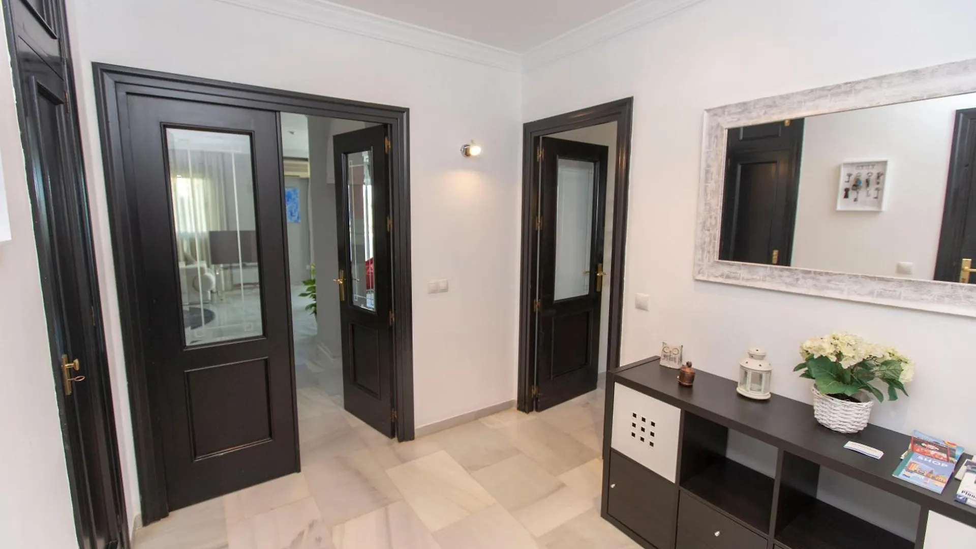 Villa Venecia, Apartamento De Lujo En 1º Linea De Playa + Parking Málaga 0*,  İspanya