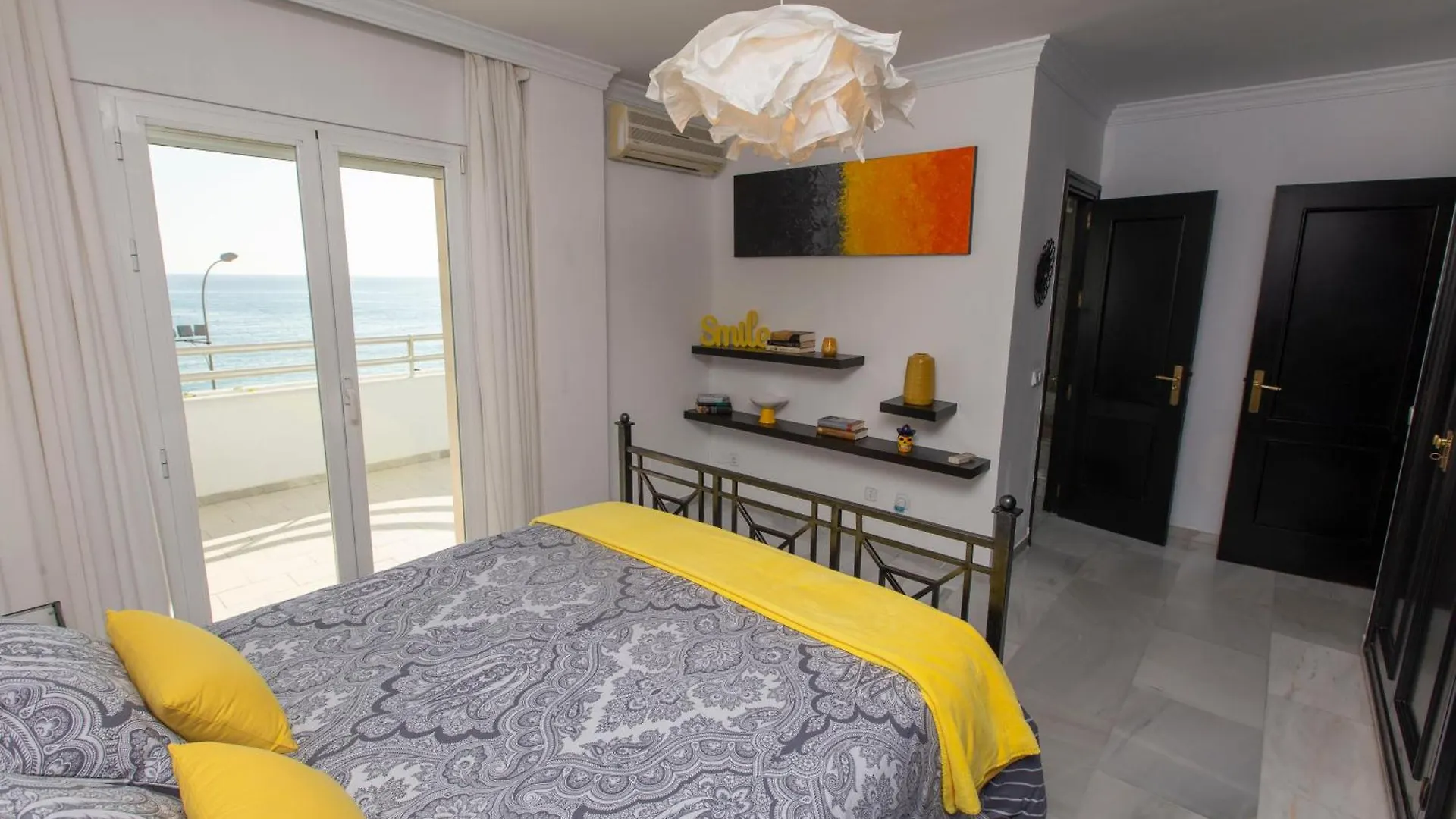 Villa Venecia, Apartamento De Lujo En 1º Linea De Playa + Parking Málaga