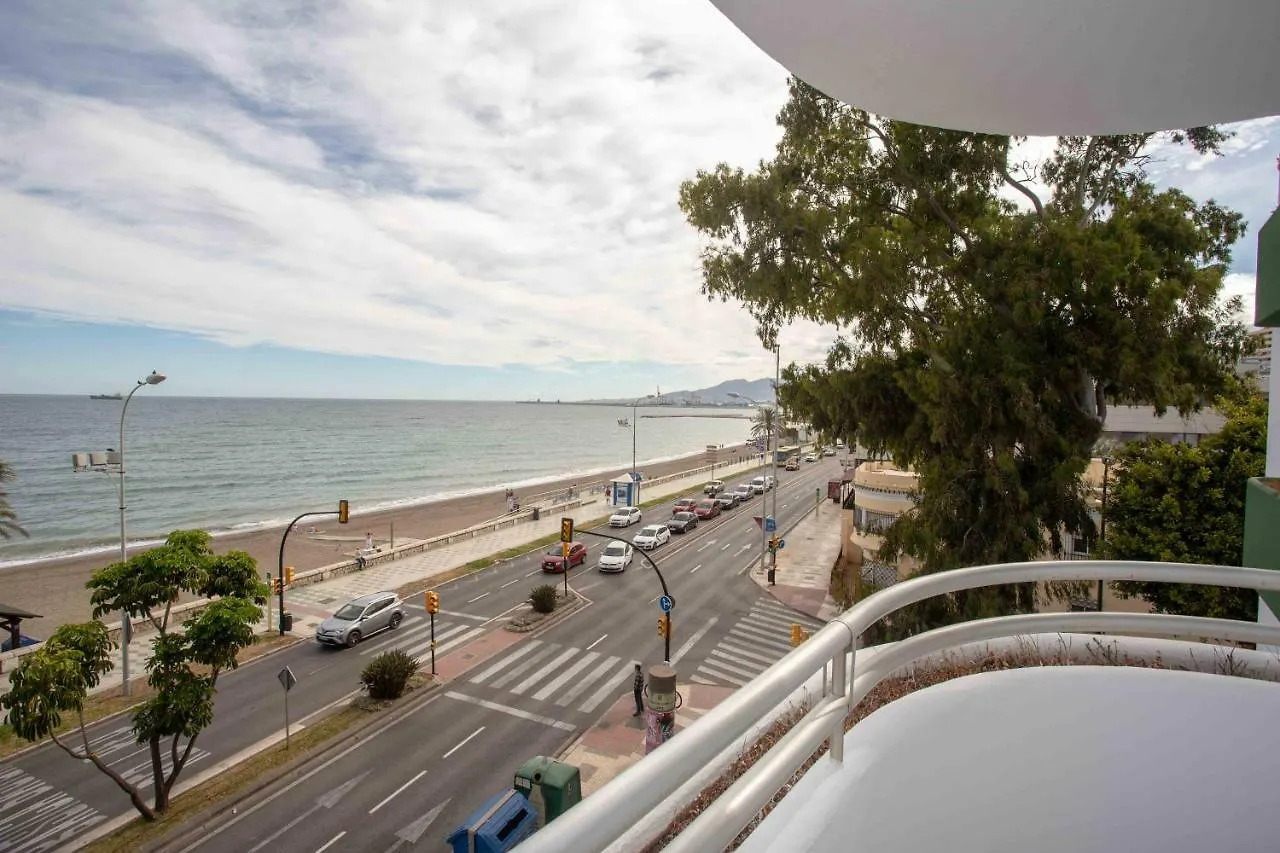 Villa Venecia, Apartamento De Lujo En 1º Linea De Playa + Parking Málaga 0*,  İspanya